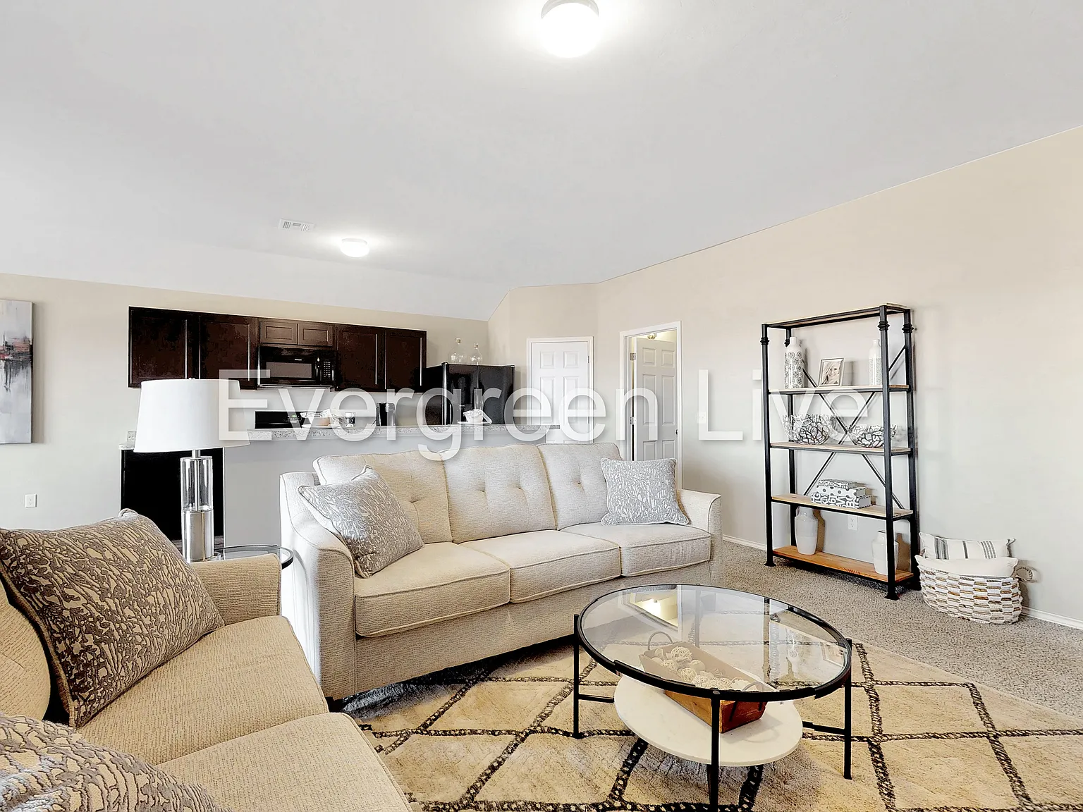 4 bed, 2.0 bath, 1613 sqft, $1,605 — Photo 4