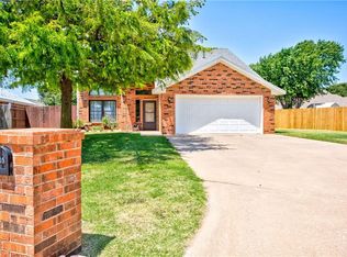 905 N Towne Cir, Altus, OK 73521