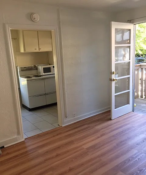 709 NE 43rd St #2 — Photo 6