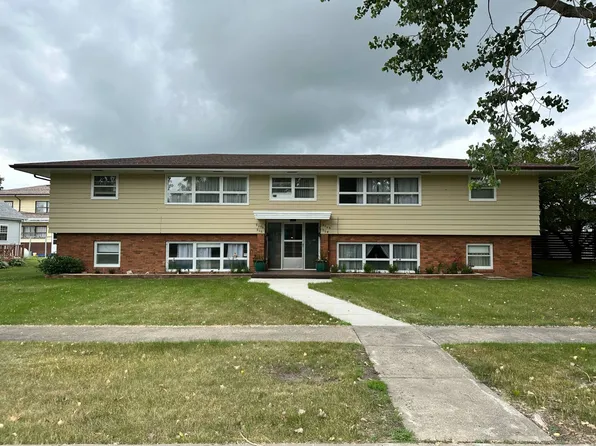 904 Cedar Ave, Harvey, ND 58341