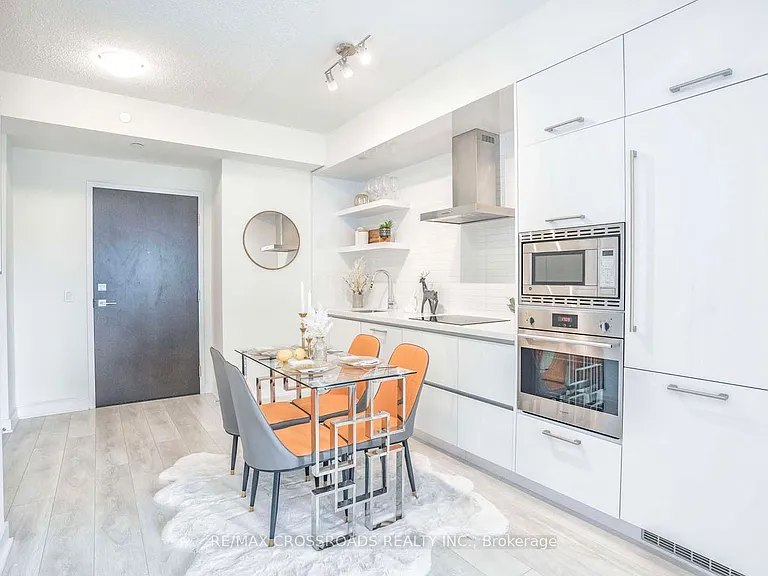2221 Yonge St #1404 — Photo 7