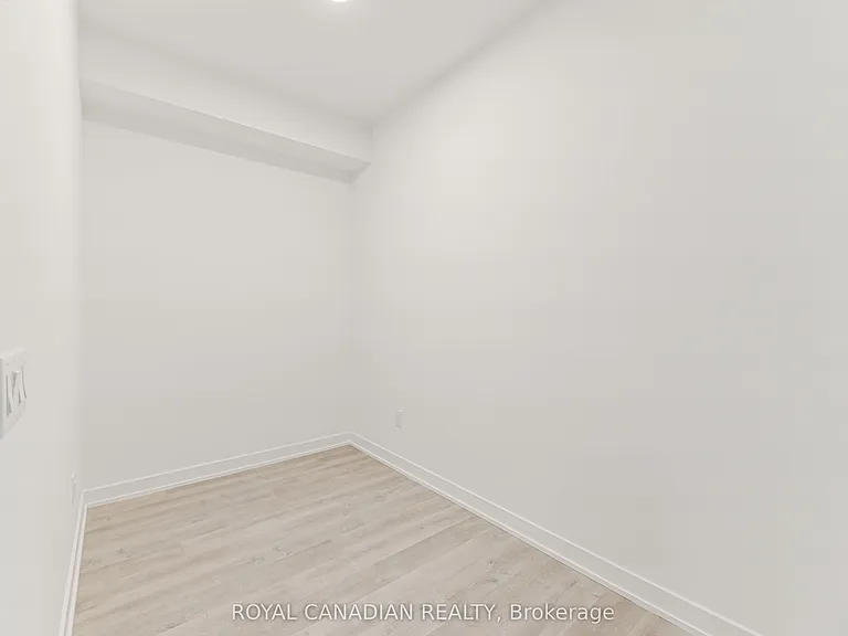 5105 Hurontario St #104 — Photo 18