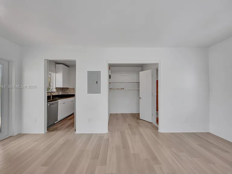 570 NE 68th St #8 — Photo 6