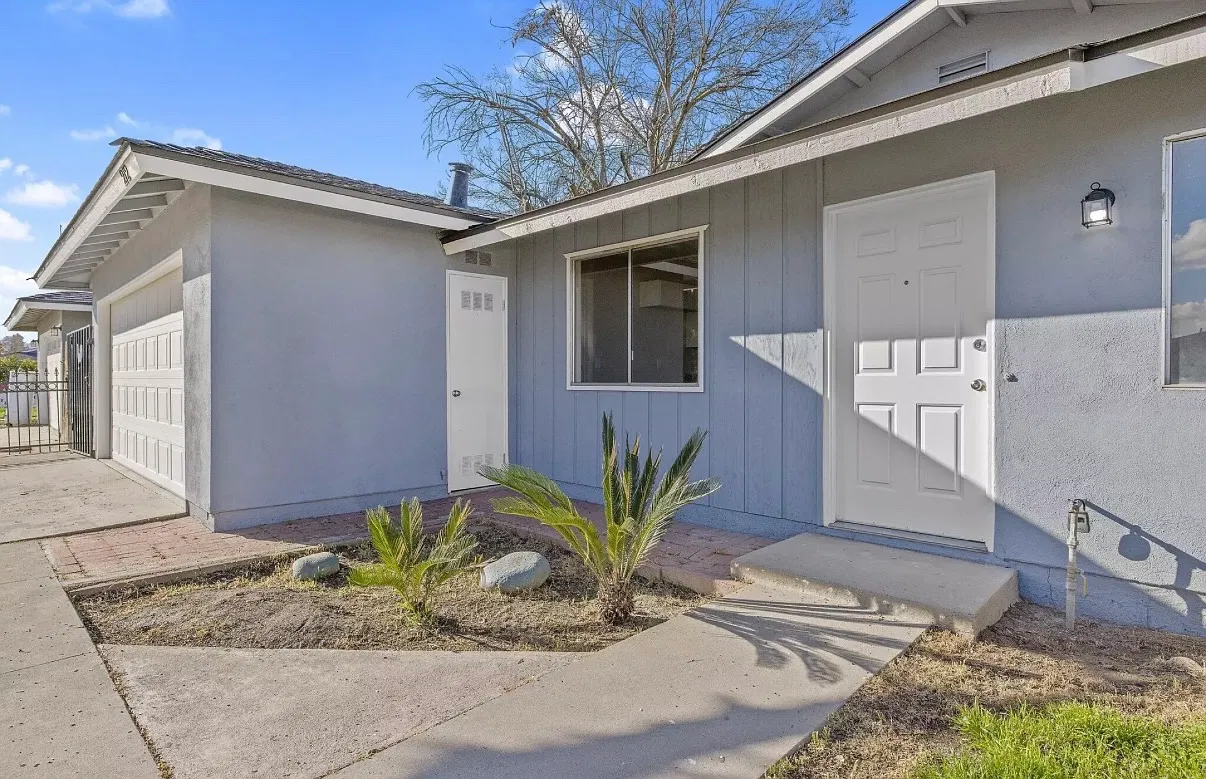 3 bed, 1025 sqft, $2,200 — Photo 3