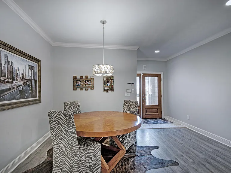 Charleston Cir — Photo 30