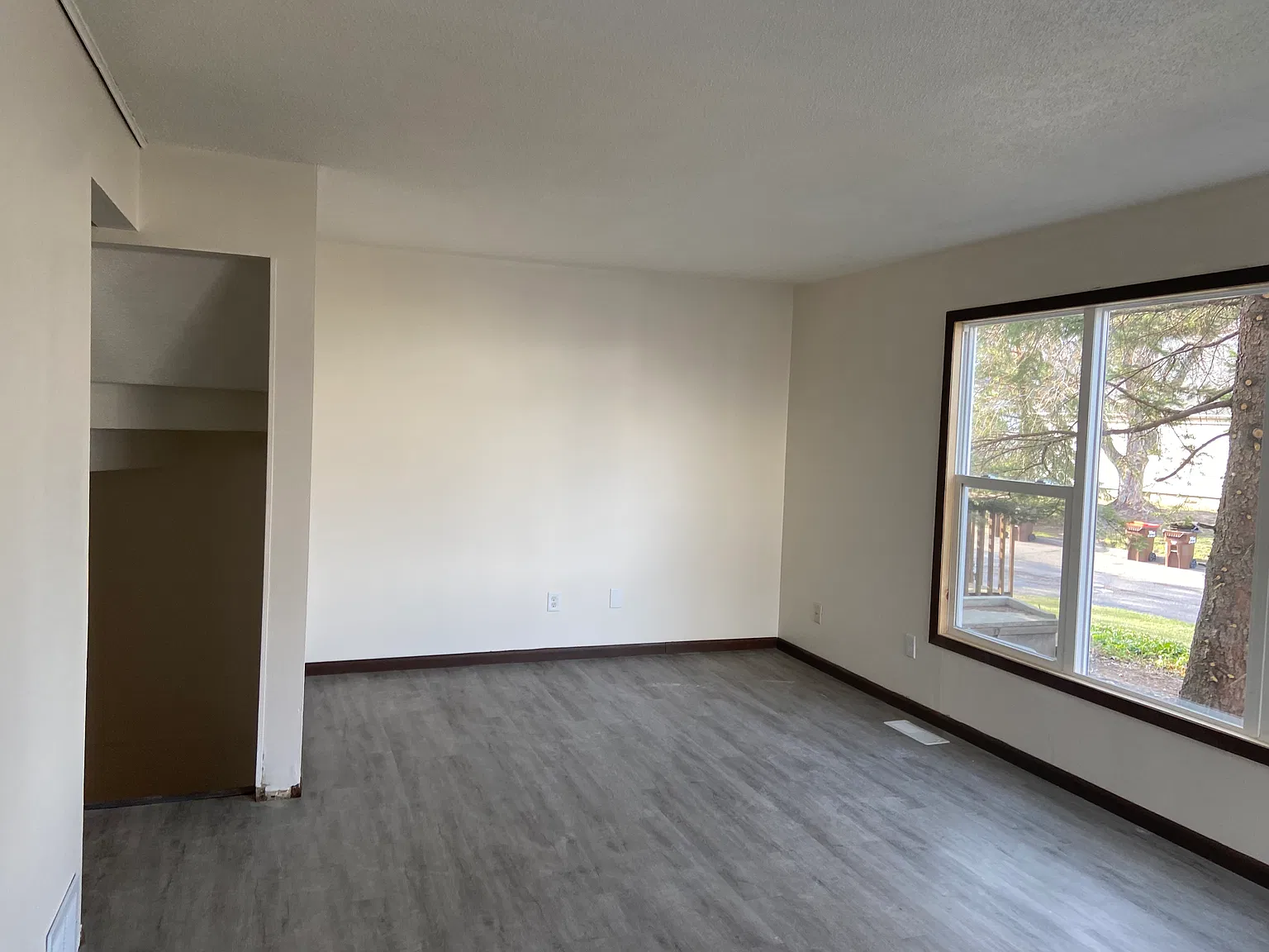 3 bed, 1.5 bath, 1700 sqft, $2,150 — Photo 2