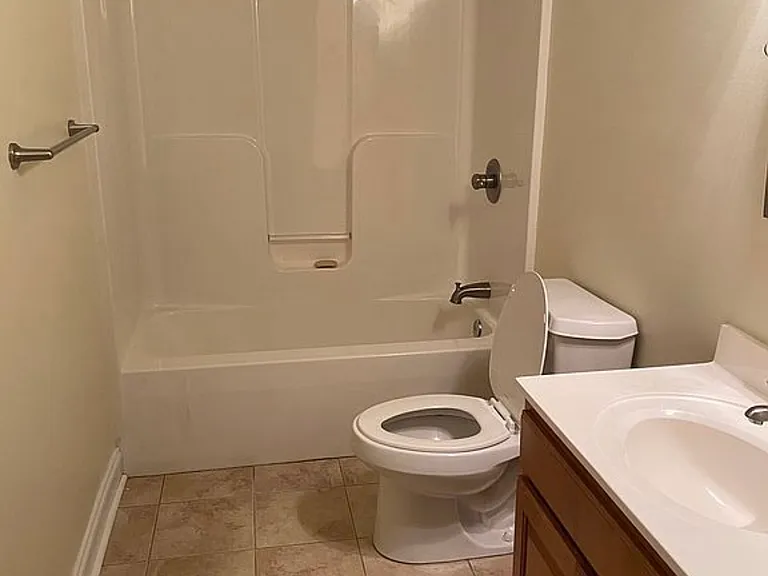 360 Harbor Dr — Photo 6