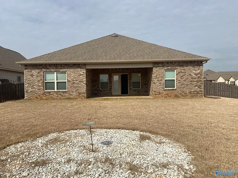 101 Donovan Dr — Photo 17