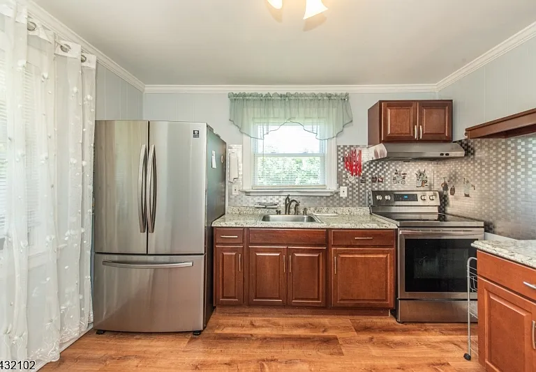 428 Lathrop Ave #A — Photo 8