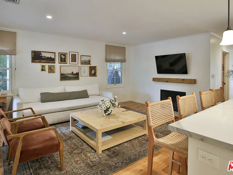 2330 Walnut Ave — Photo 4