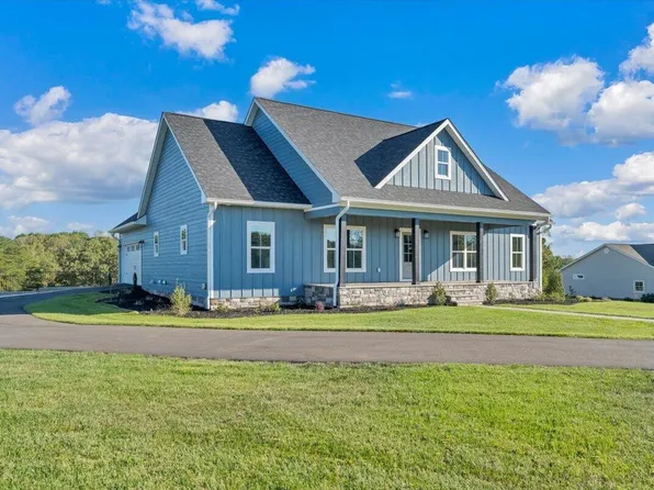 27 Smokehouse Rd, Moneta, VA 24121