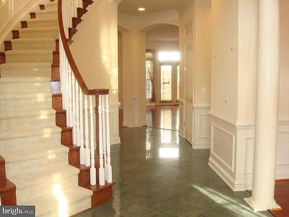 3rd image of 5285 Meadow Estates Dr