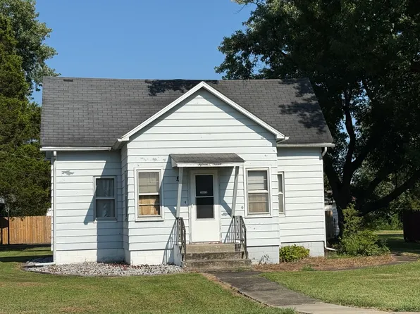1507 N Russell St, Marion, IL 62959