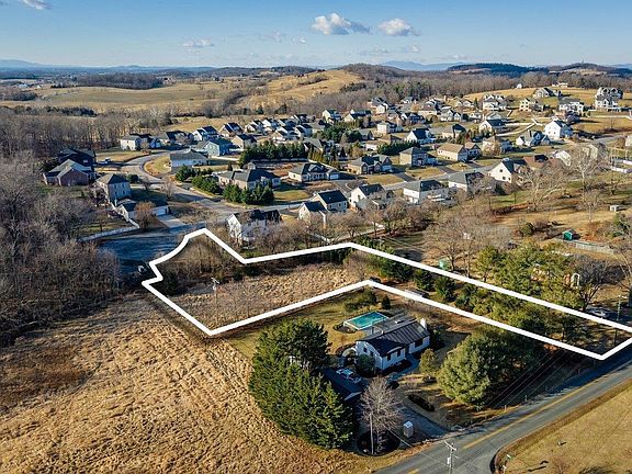 2nd image of Magnolia Ridge Dr