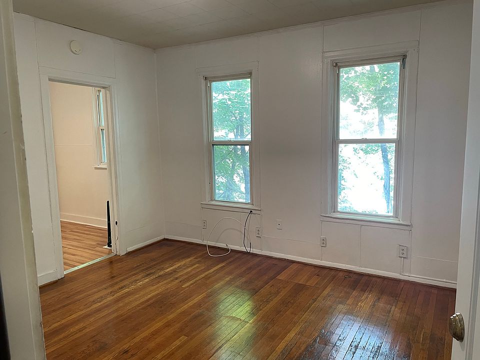 1st image of 142 S Aurora St APT 2