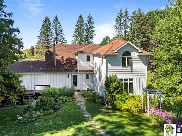 9159 Skinner Rd, Fredonia, NY 14063