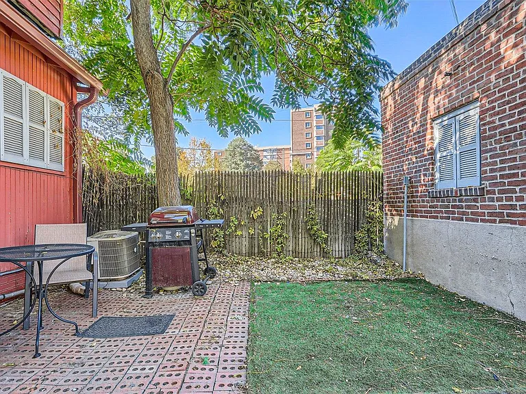 239 W Ellsworth Ave #A — Photo 24