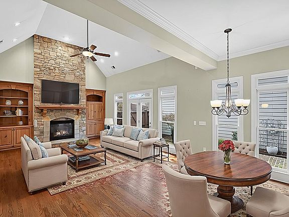 2nd image of 2979 Gateland Sq