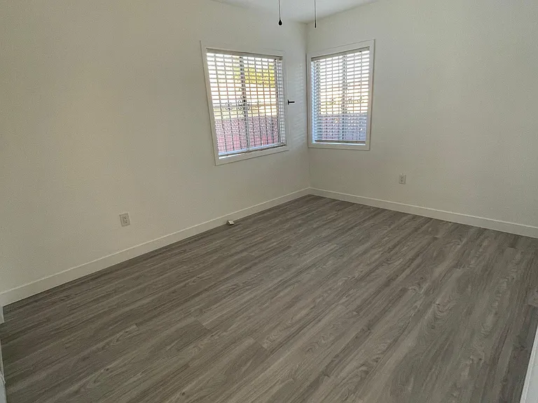 150 N Hicks Ave — Photo 10