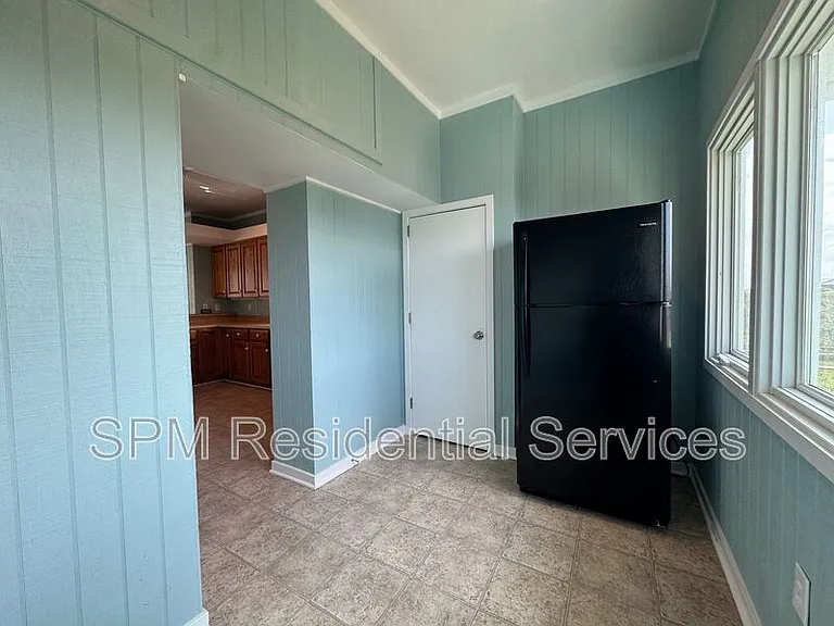1154 Monroe Ln — Photo 10