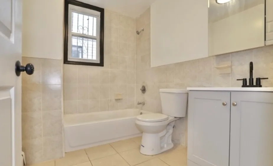 Building Photo - 445 S 15th St #2