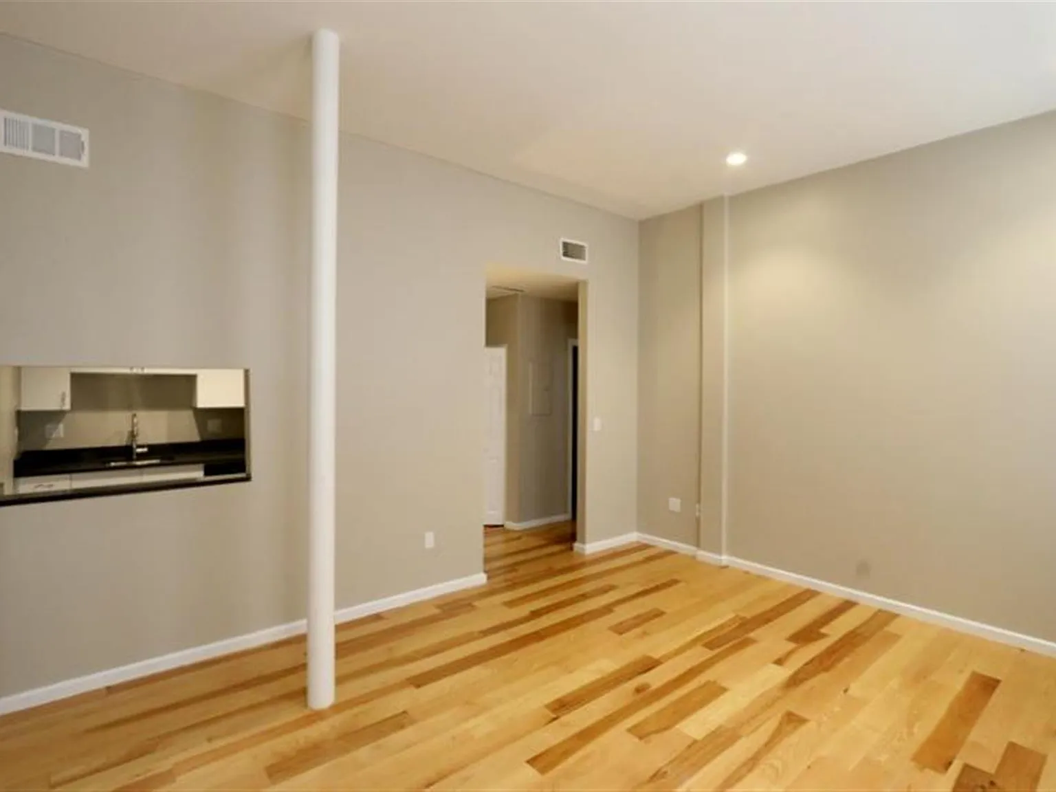 2 bed, 9999 sqft, $3,800 — Photo 3