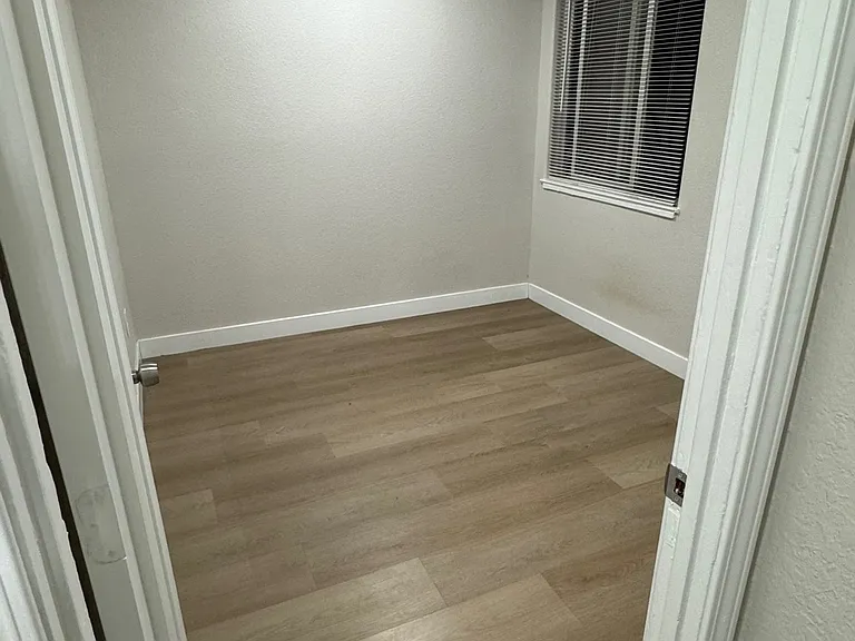 538 Douglas Ave #BACK — Photo 4
