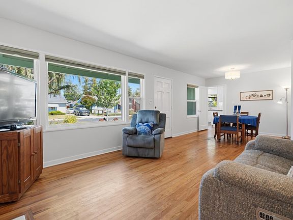 5th image of 968 Madeline Ln