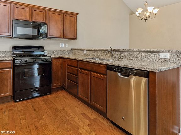 3rd image of 16631 S Fox Run Cir
