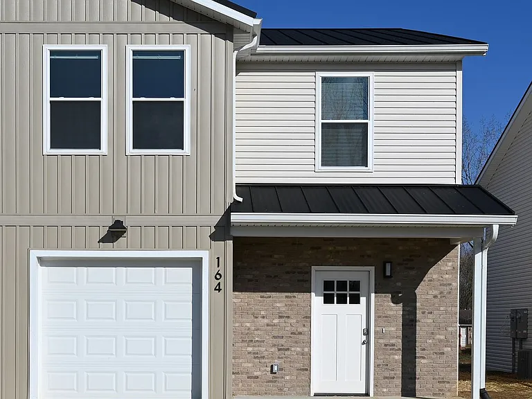 164 Brushwood Dr — Photo 2