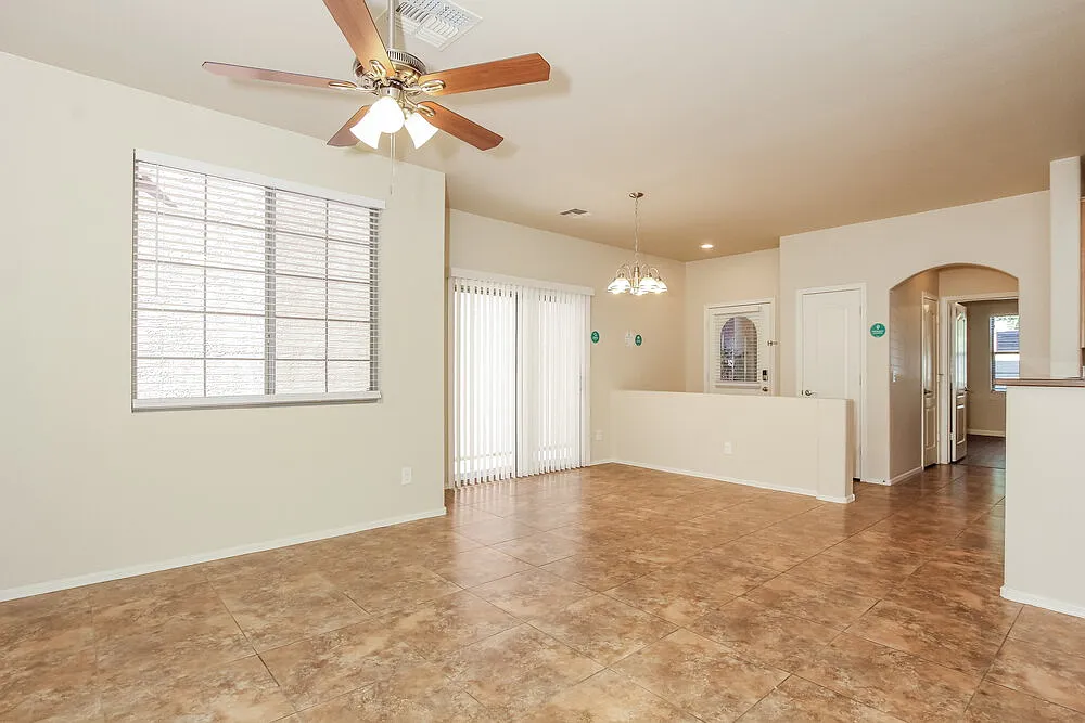 3 bed, 2.5 bath, 1490 sqft, $2,310 — Photo 4