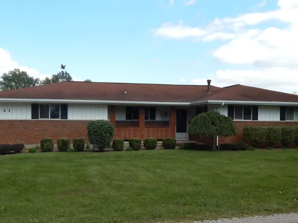 1121 Lake Shore Dr W, Hebron, OH 43025