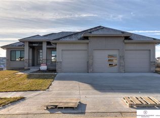 18827 Taylor Cir, Elkhorn, NE 68022
