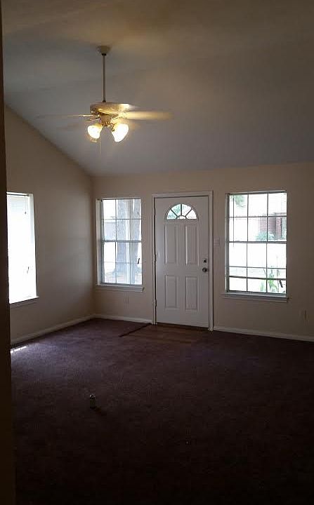 Living room Vaulted Ceiling