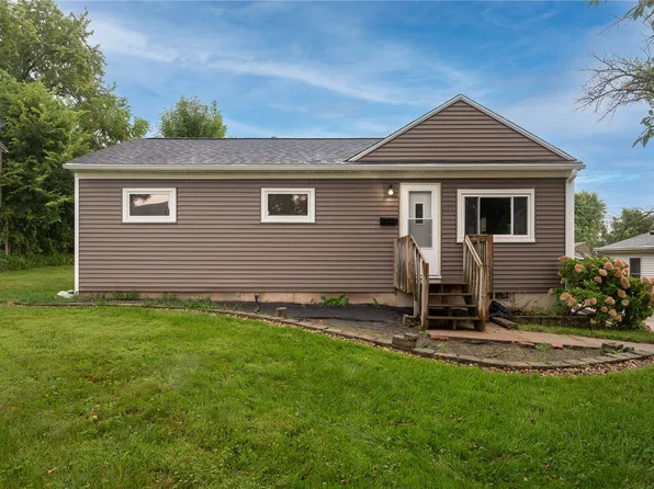 111 21st St, Marion, IA 52302