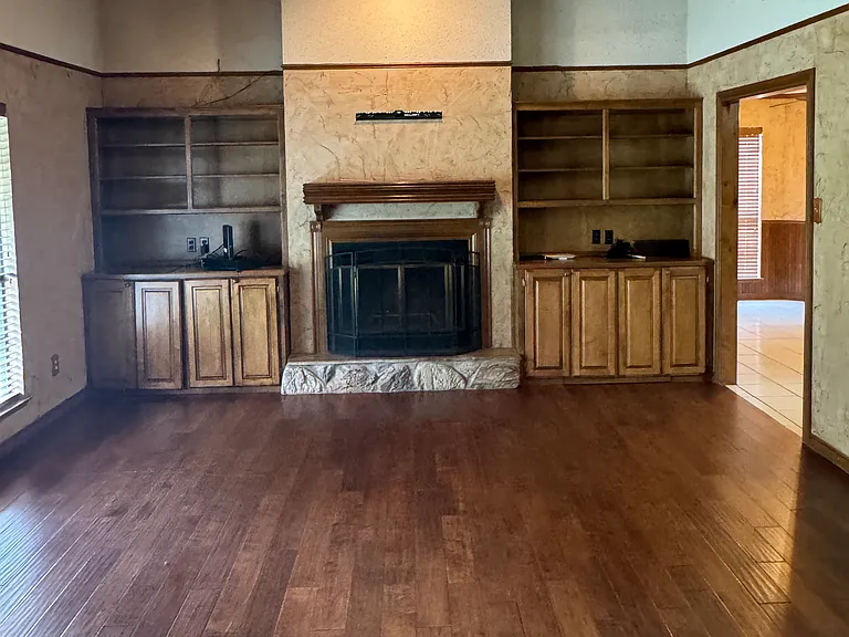301 S Walnut St — Photo 7