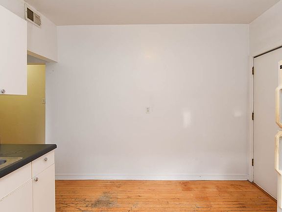 5th image of 3038 W Wellington Ave #5