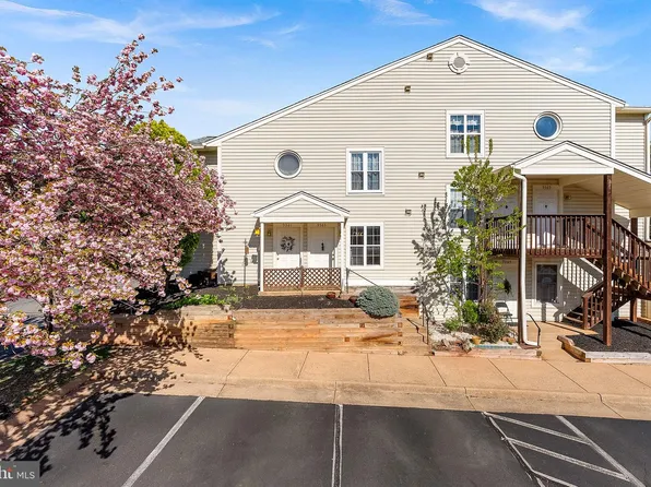 9363 Scarlet Oak Dr, Manassas, VA 20110