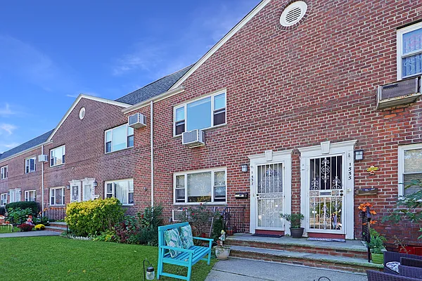 Sold by Ben Bay Realty Co | media 1