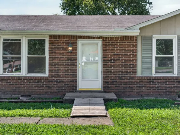 573 Waldorf Dr, Clarksville, TN 37042