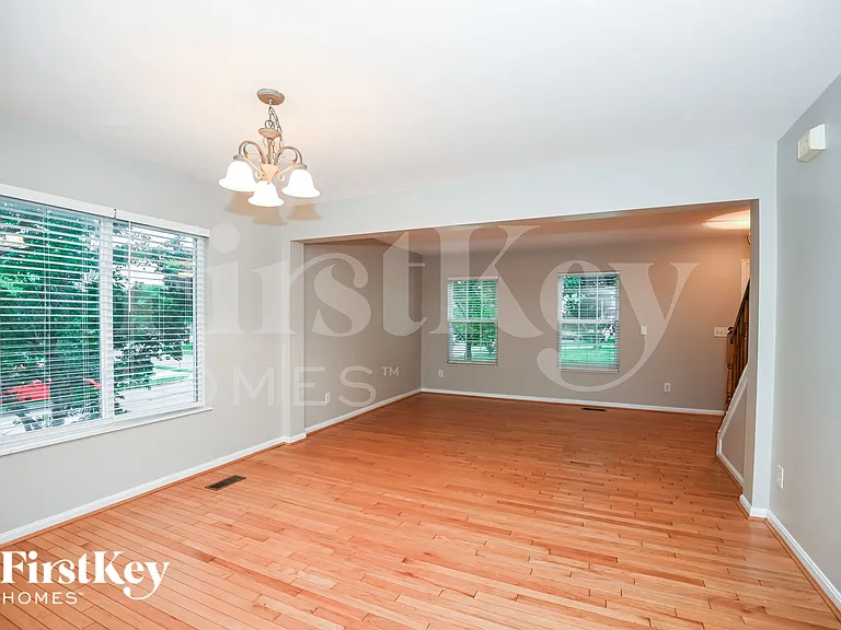 6176 Fox Run Ln — Photo 5