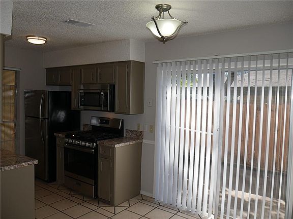 4th image of 9904 Randall Dr #B
