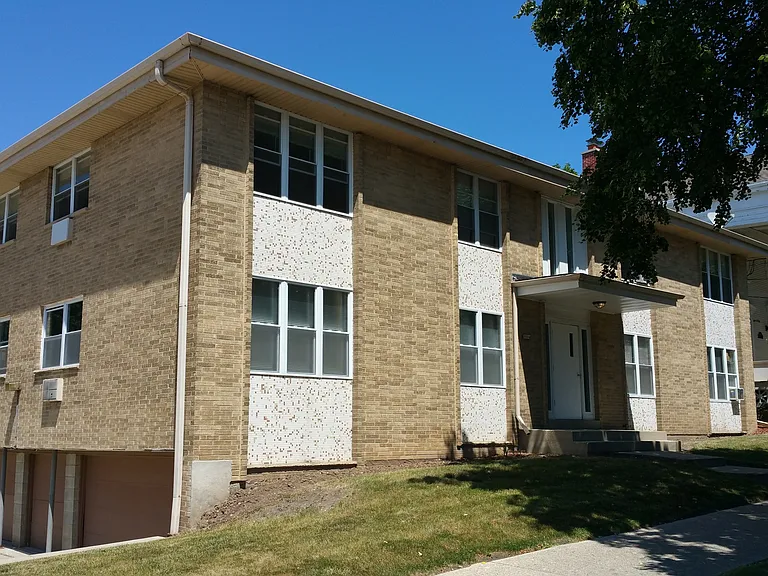 1004 E Pleasant St — Photo 14