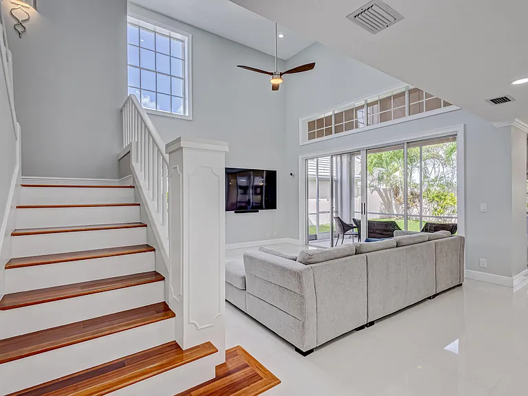17 Selby Ln — Photo 33