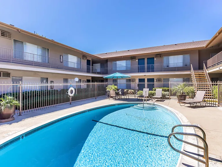 Buena La Vista Apartment Homes — Photo 8