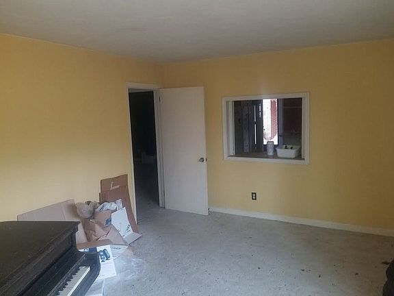 4th image of 111 Forest Cir
