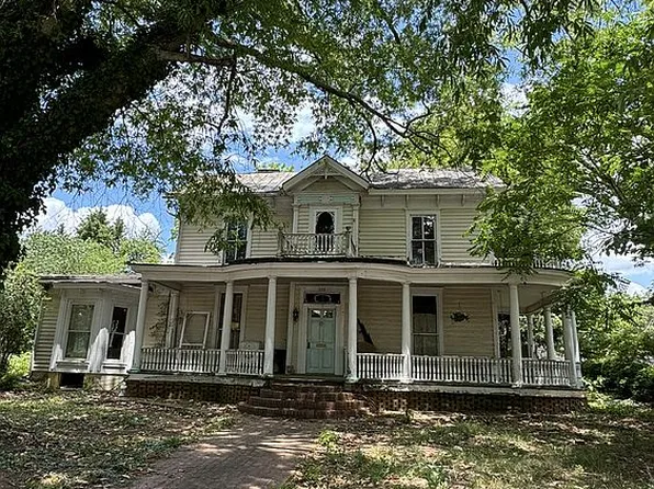 555 Boyd St, Chase City, VA 23924