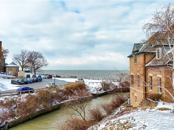 18 Colony Ln, Bratenahl, OH 44108