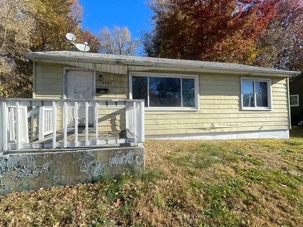 9145 Loganberry Ln, Saint Louis, MO 63121