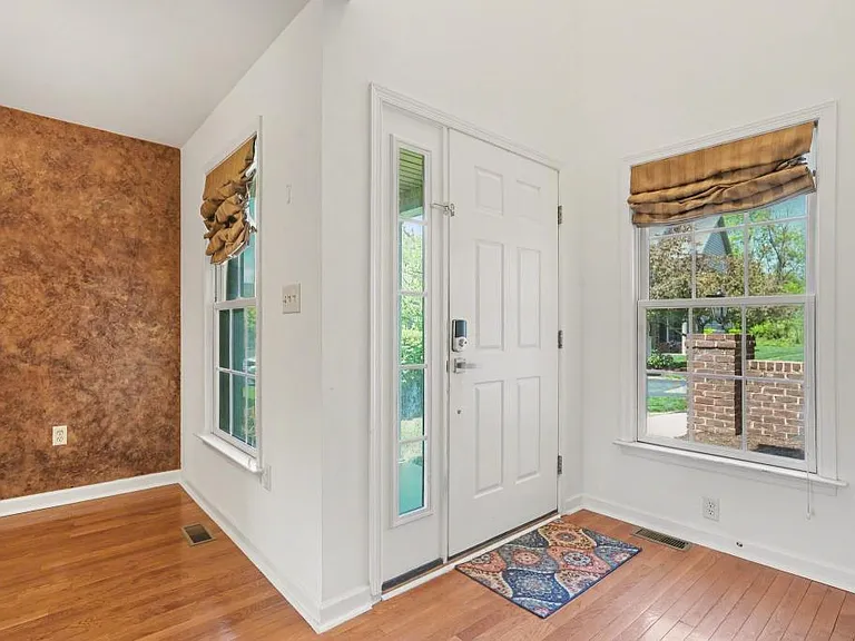 5050 Mendenhall Dr — Photo 4